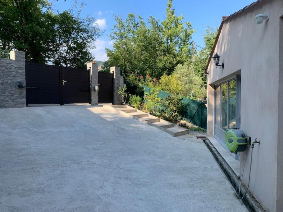 Holiday home Agreable Entre & Montagne Piscine Prive